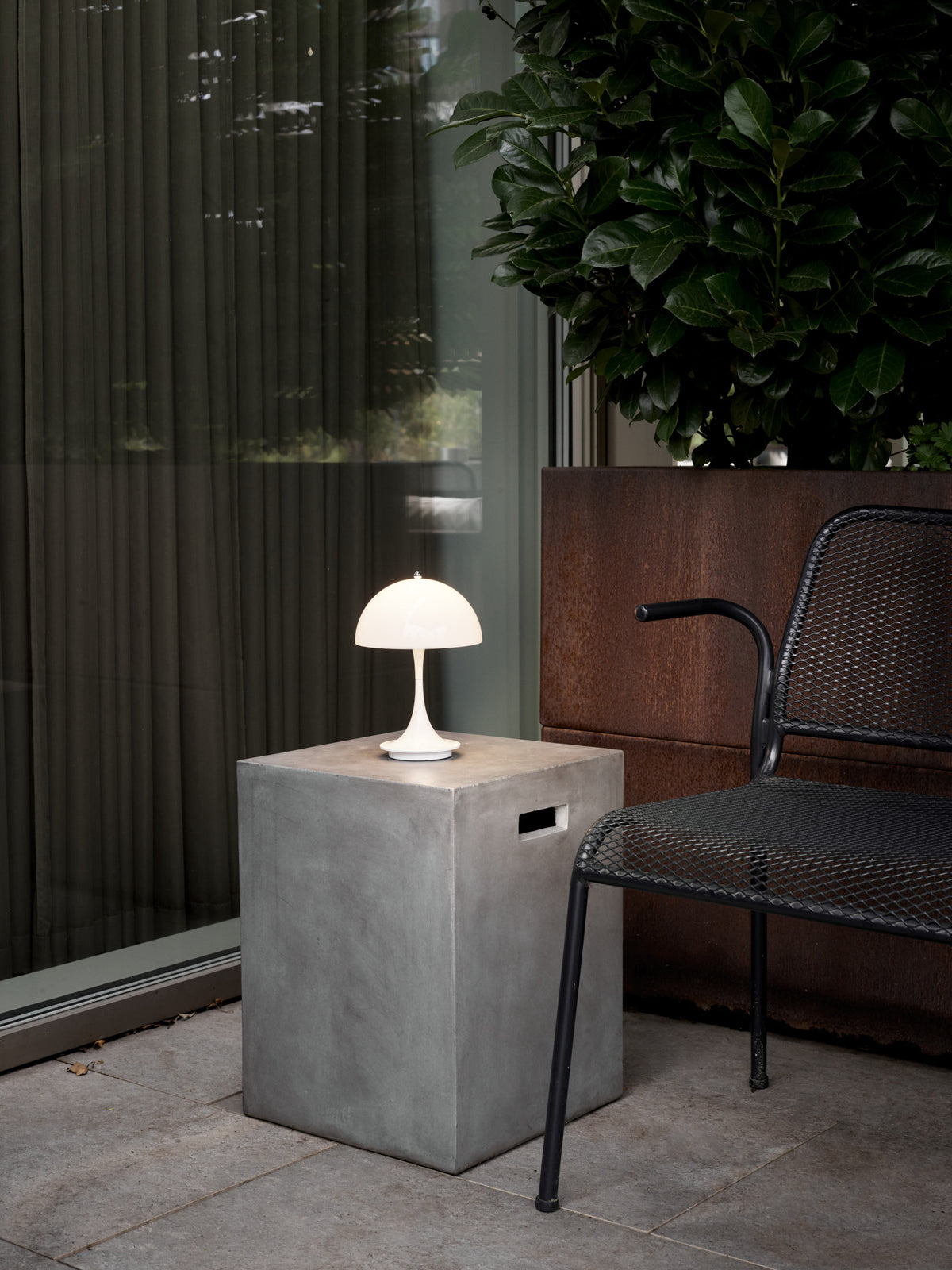 Panthella 160 chrome portable lamp | The originals