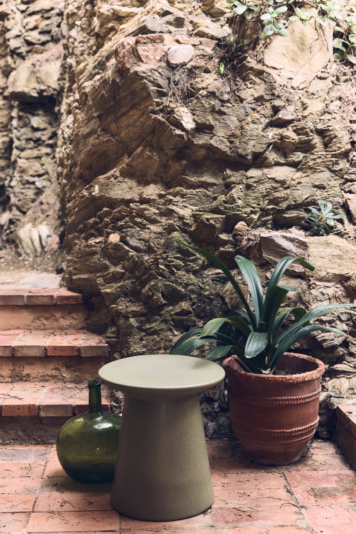 Earthenware side table - army M - Urban nest