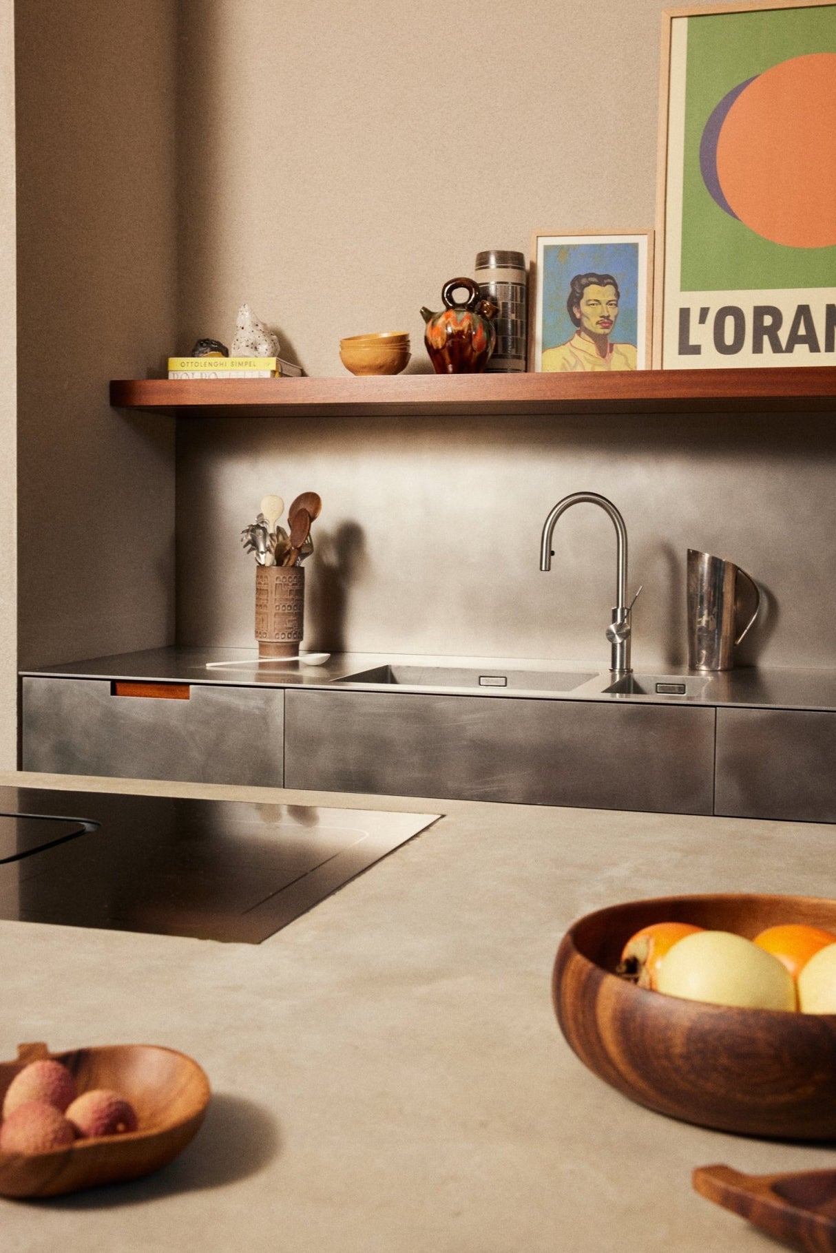 Framed artwork first impression - Urban Nest