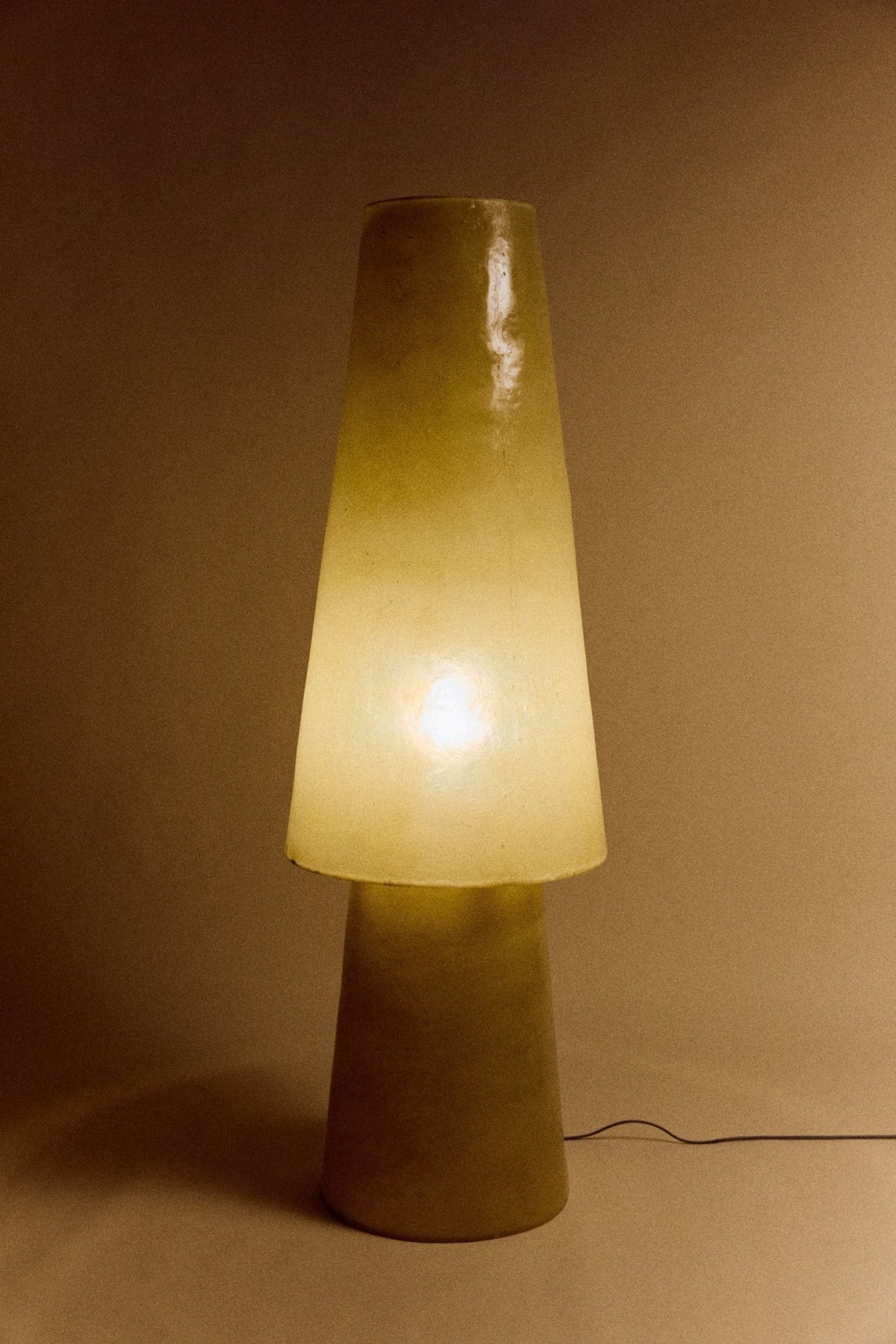 Glassfiber floor lamp, soft green - Urban nest