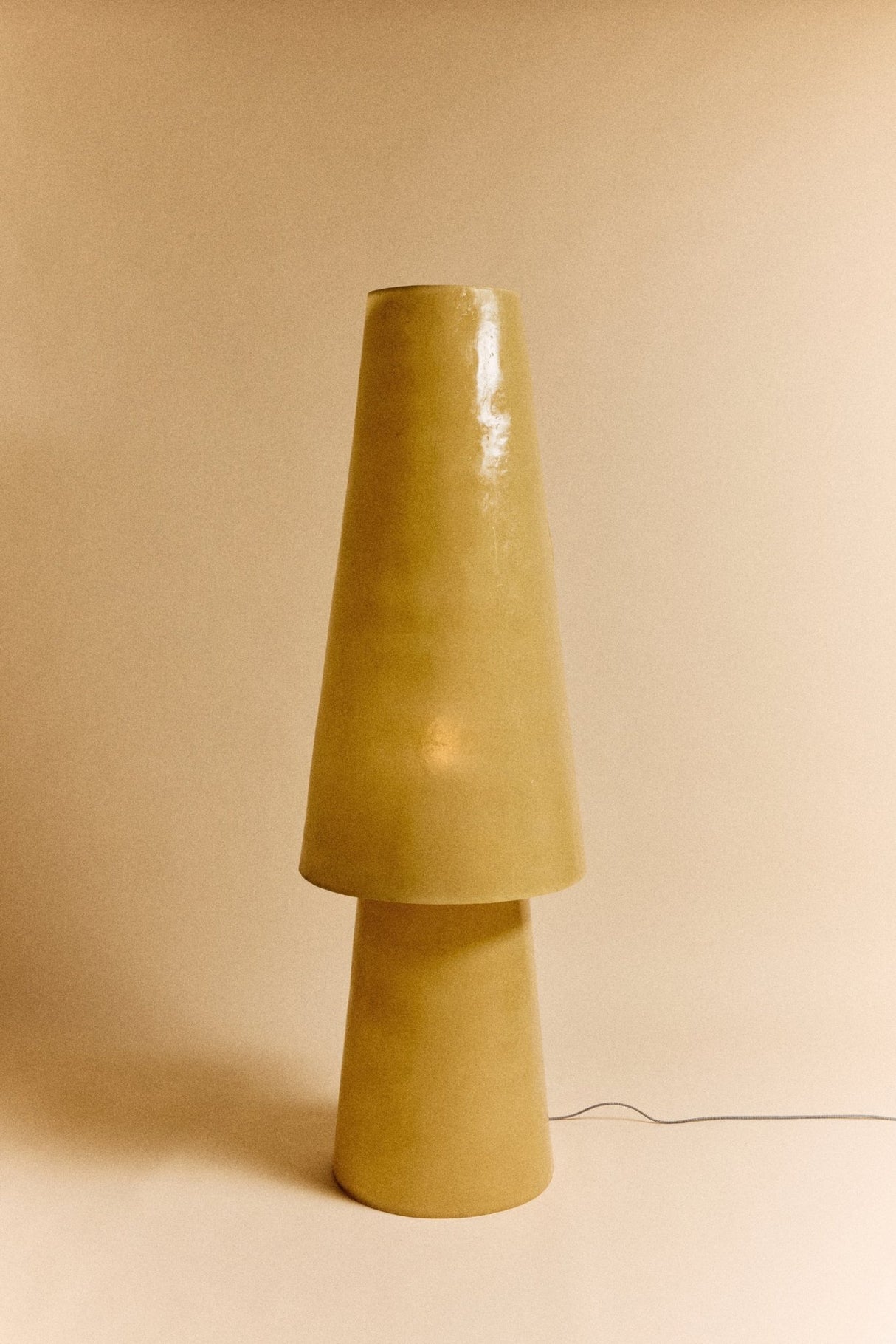 Glassfiber floor lamp, soft green - Urban nest