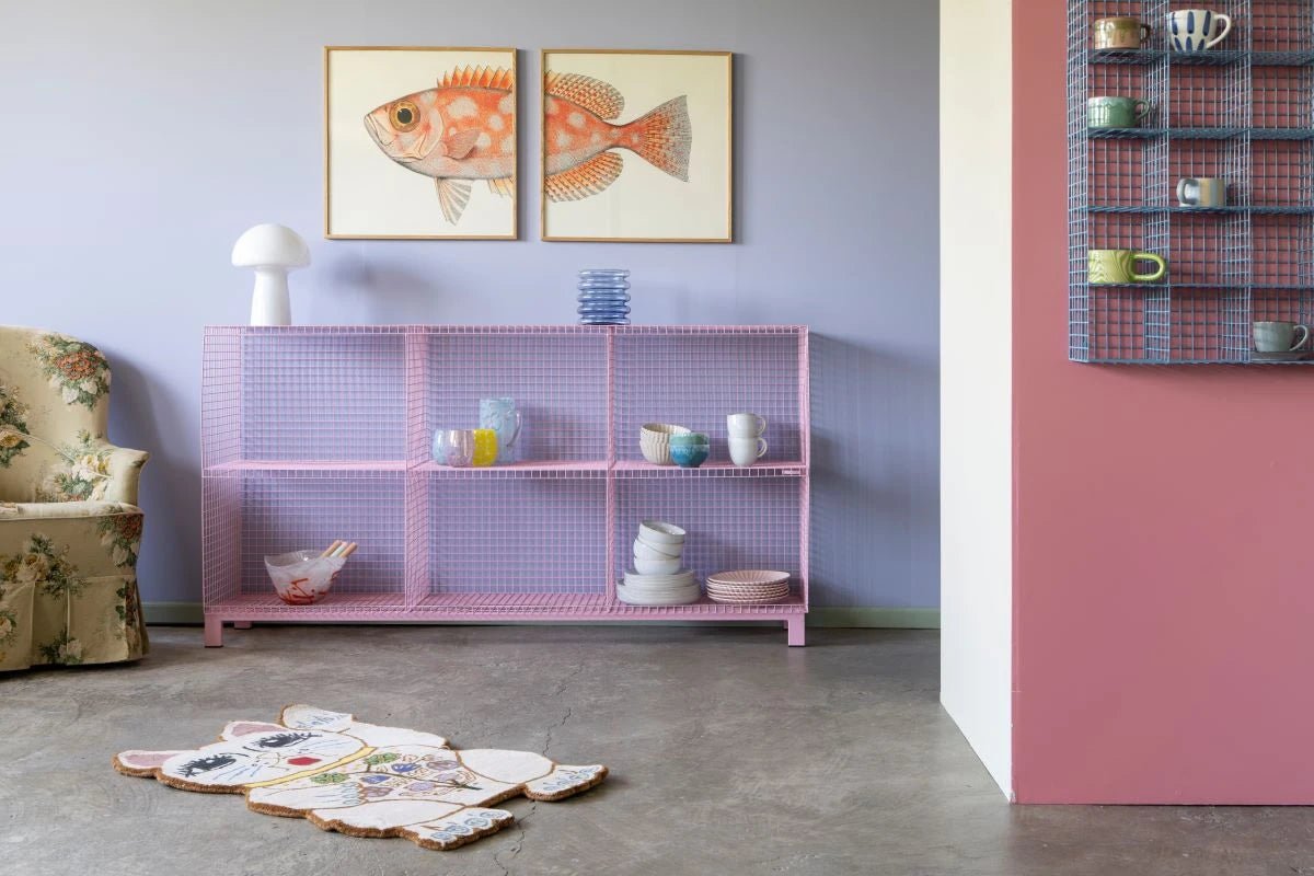 Grid showcase with legs - Urban nest