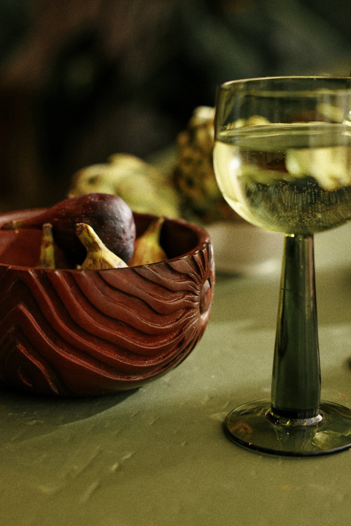 Hand carved bowl - Urban nest
