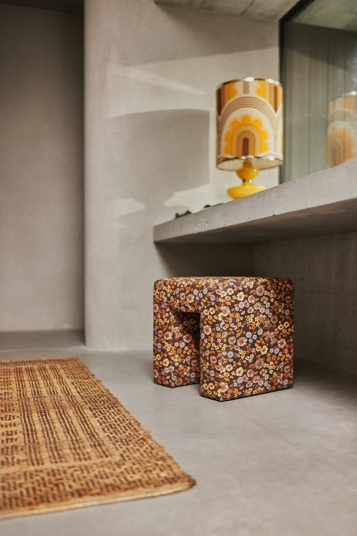 Lobby stool - Urban Nest