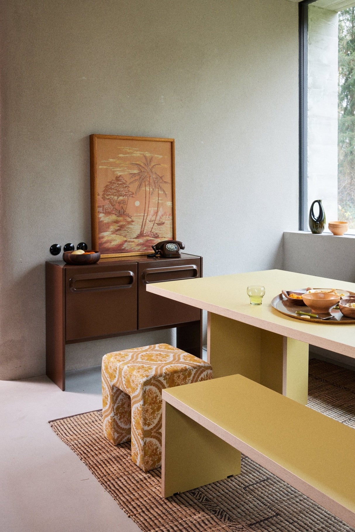 Lobby stool - Urban Nest