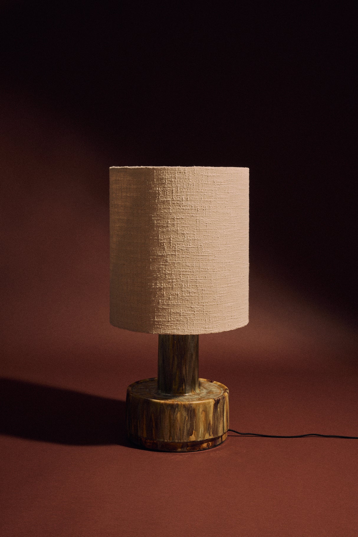 Ceramic lamp base reactive green