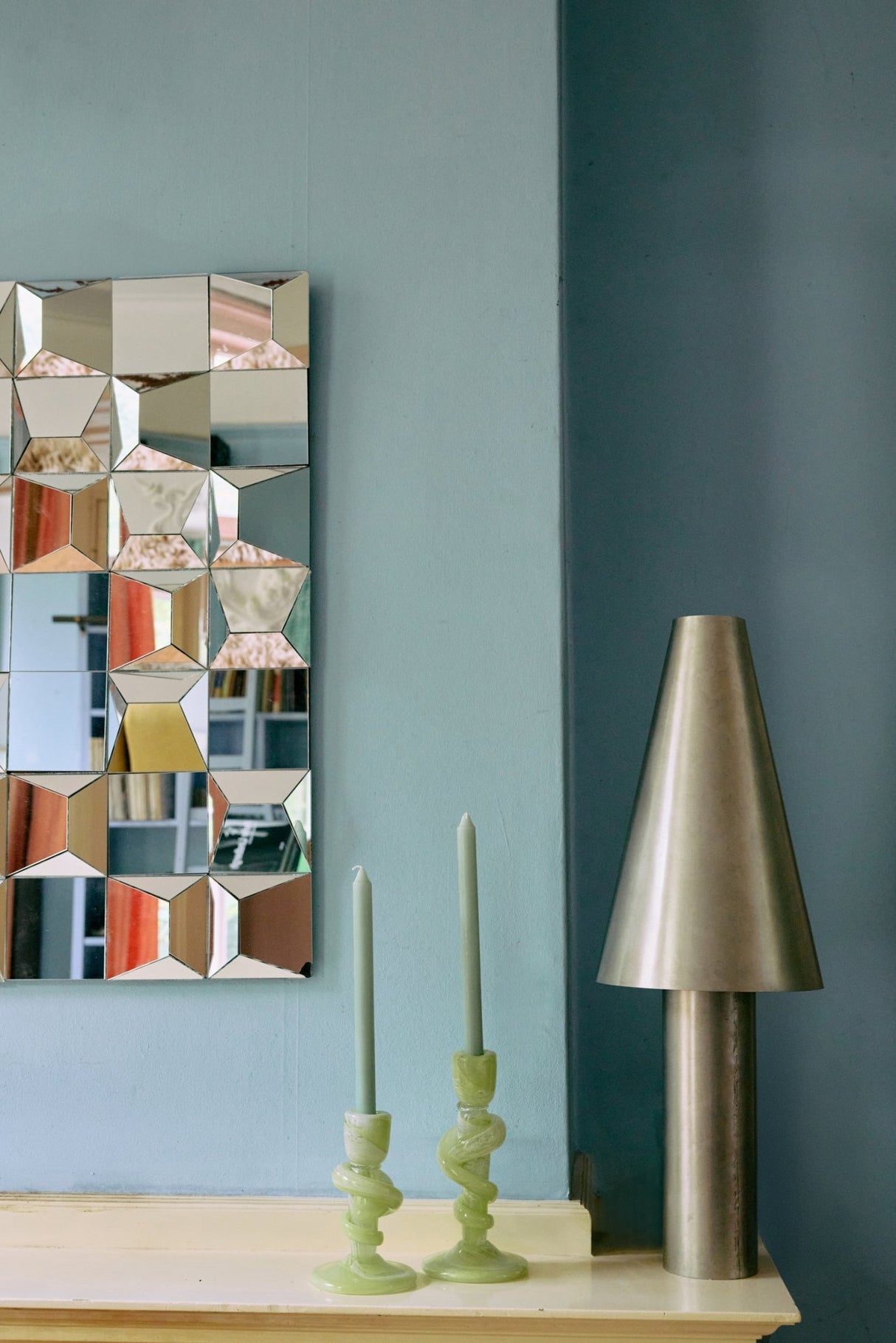 Metal cone table lamp - Urban nest