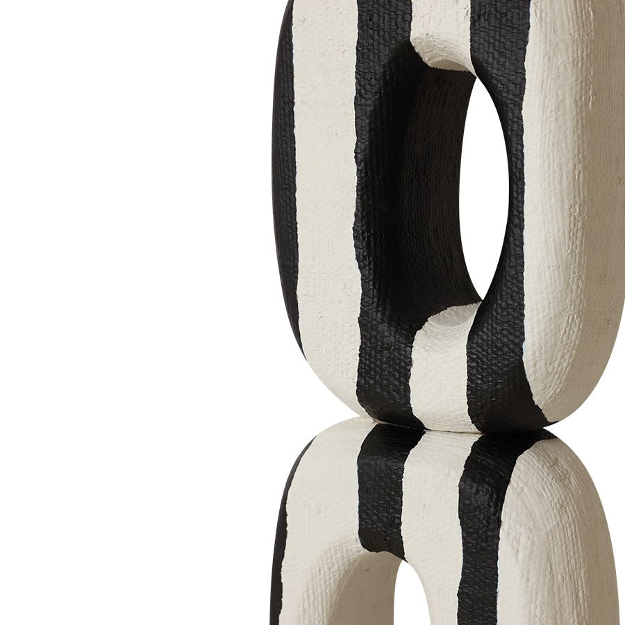 Monochrome art sculpture - Urban nest