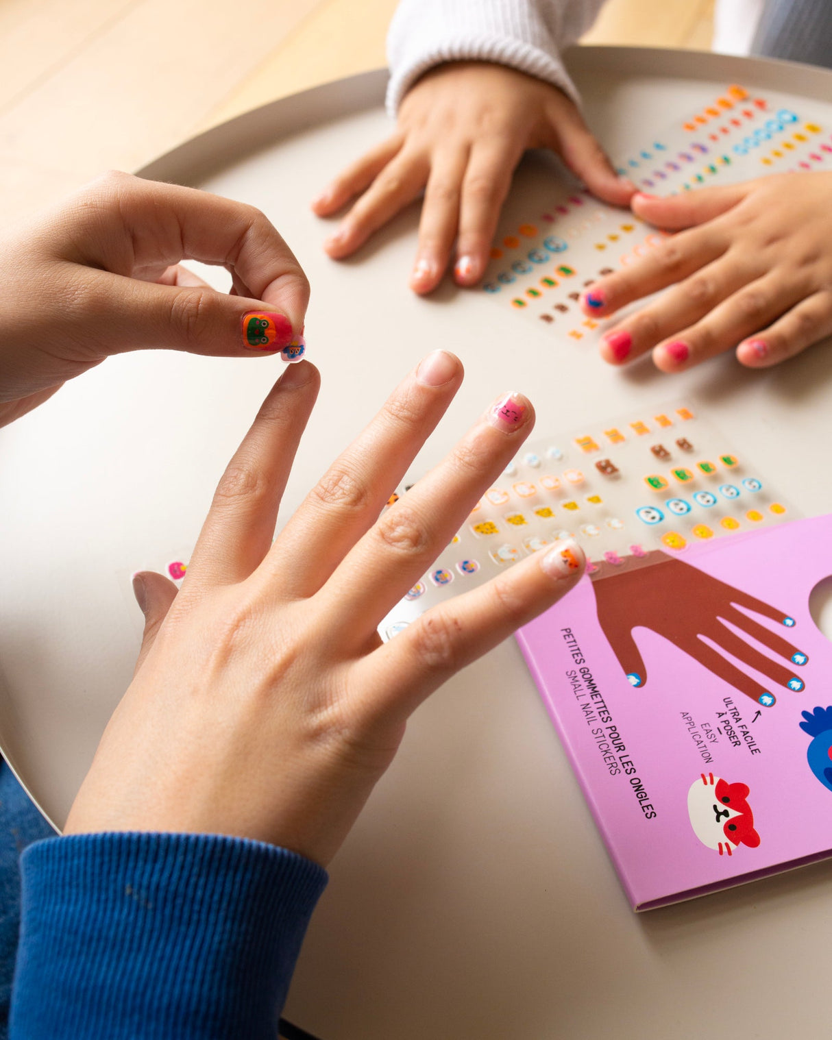 Nail art stickers - friends - Urban nest