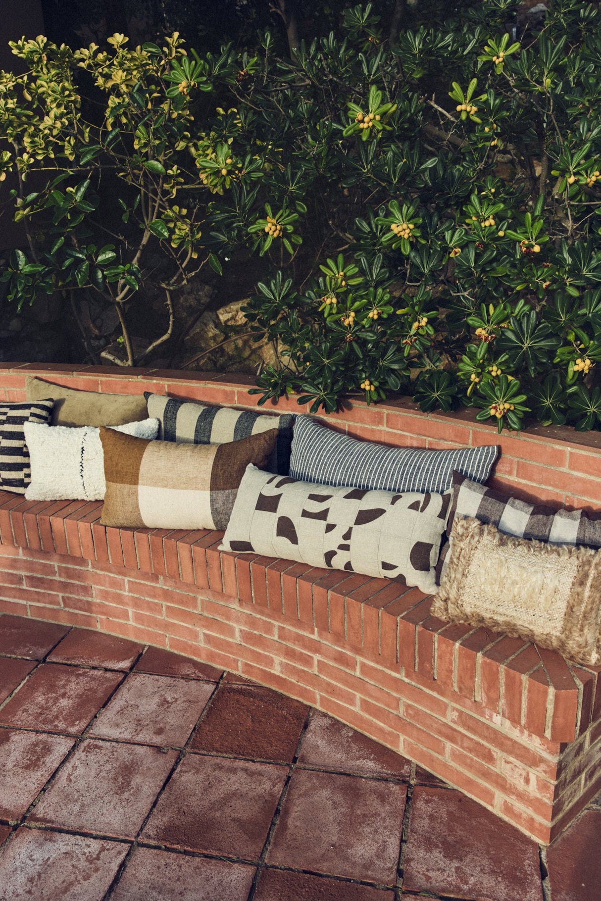 Natural patched cushion - Urban nest