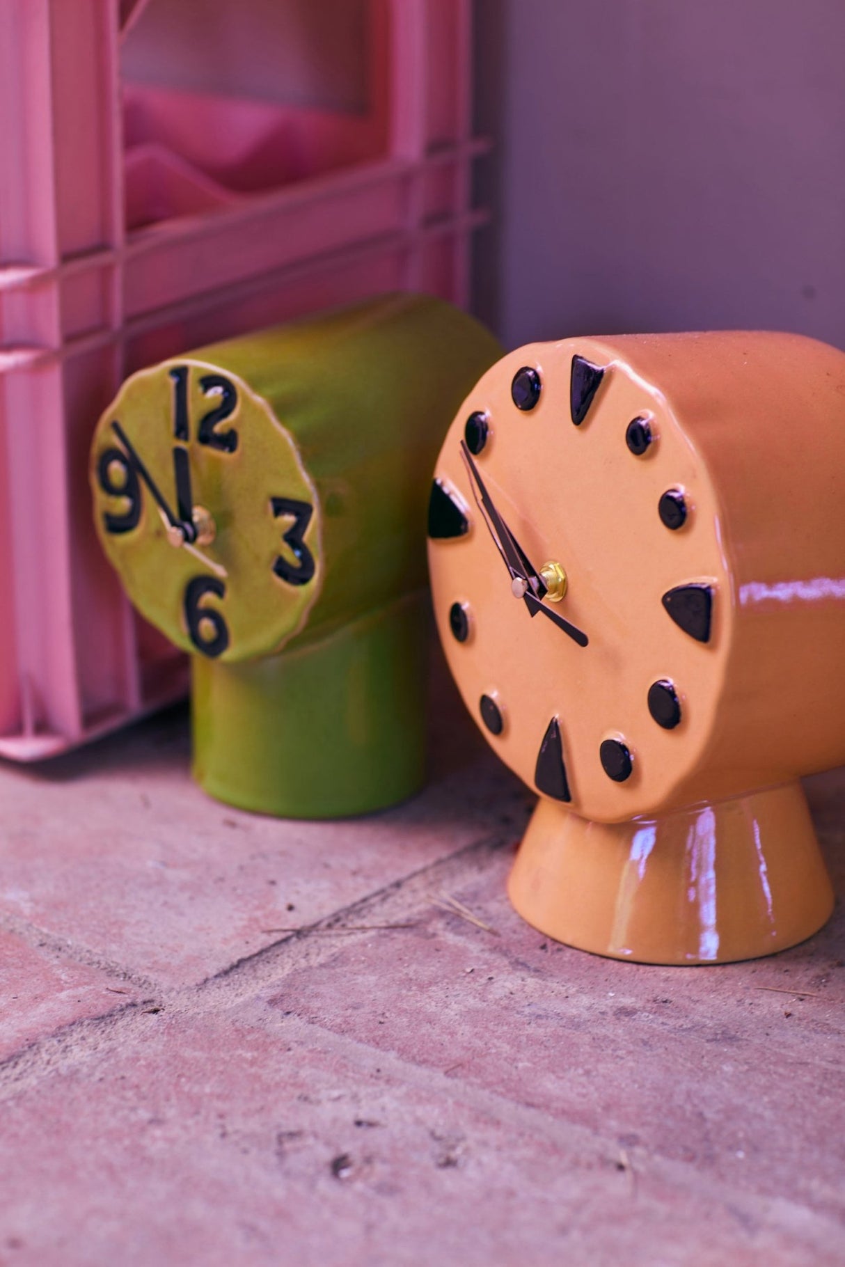 Retro ceramic clock - olive - Urban nest