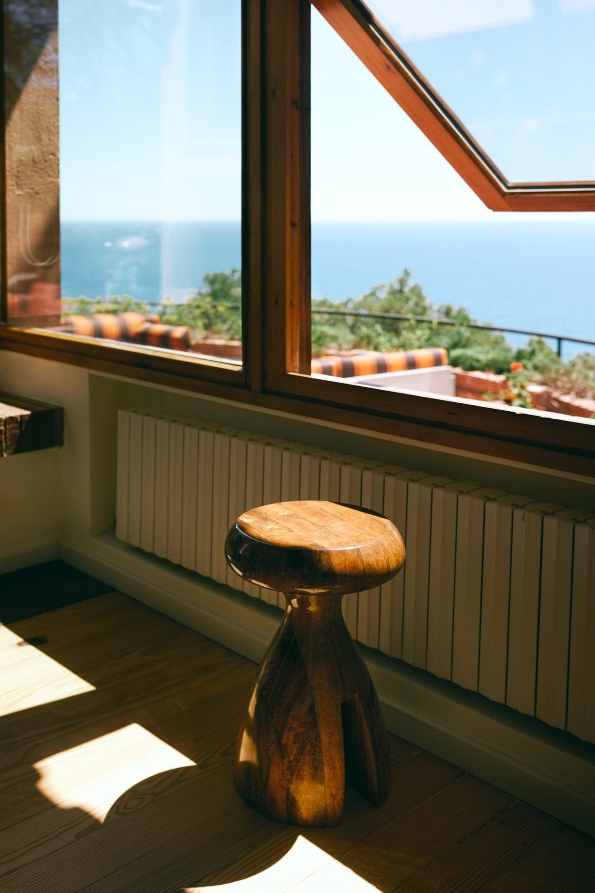 Wooden stool - chestnut - Urban nest
