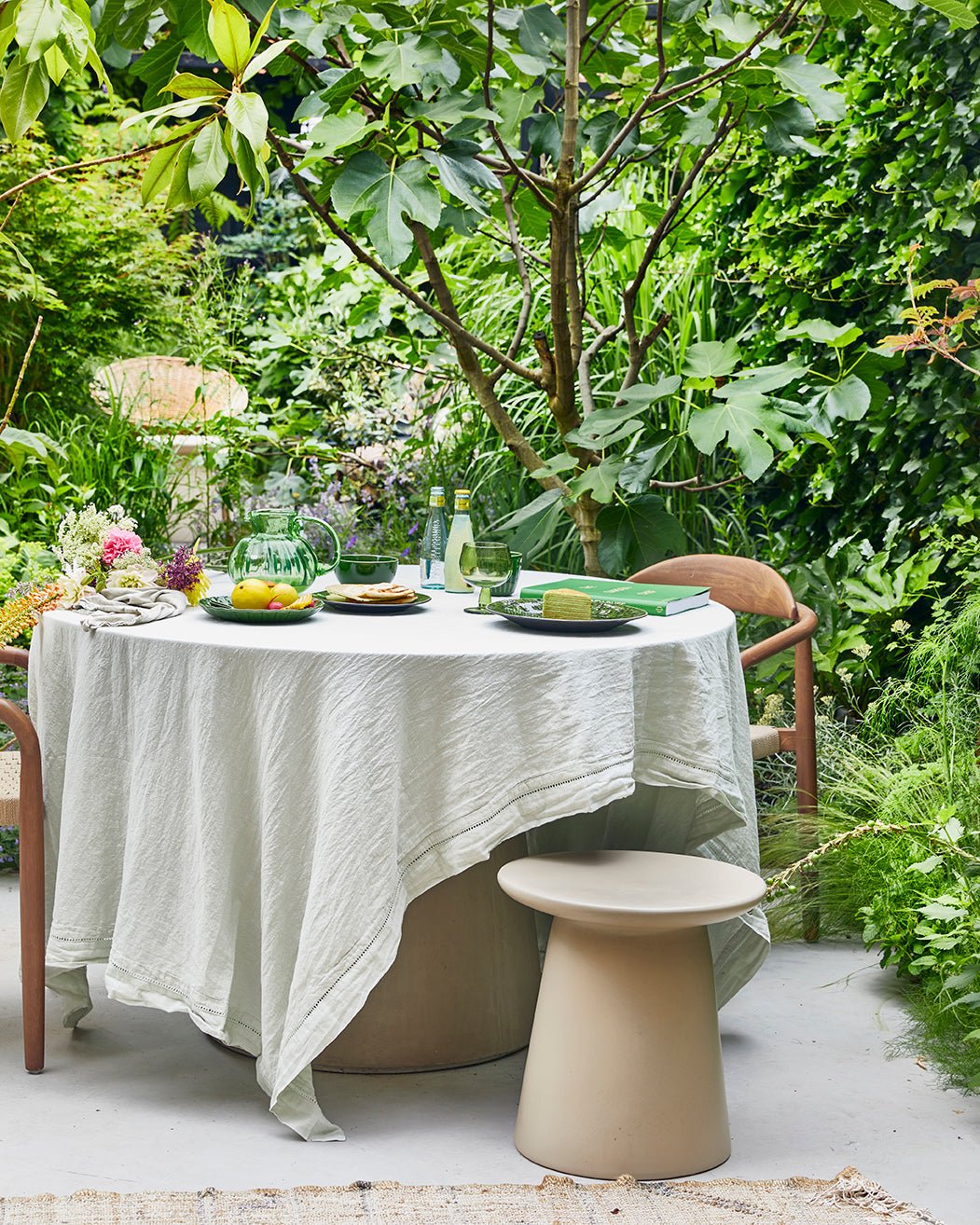 Earthenware side table - Urban Nest