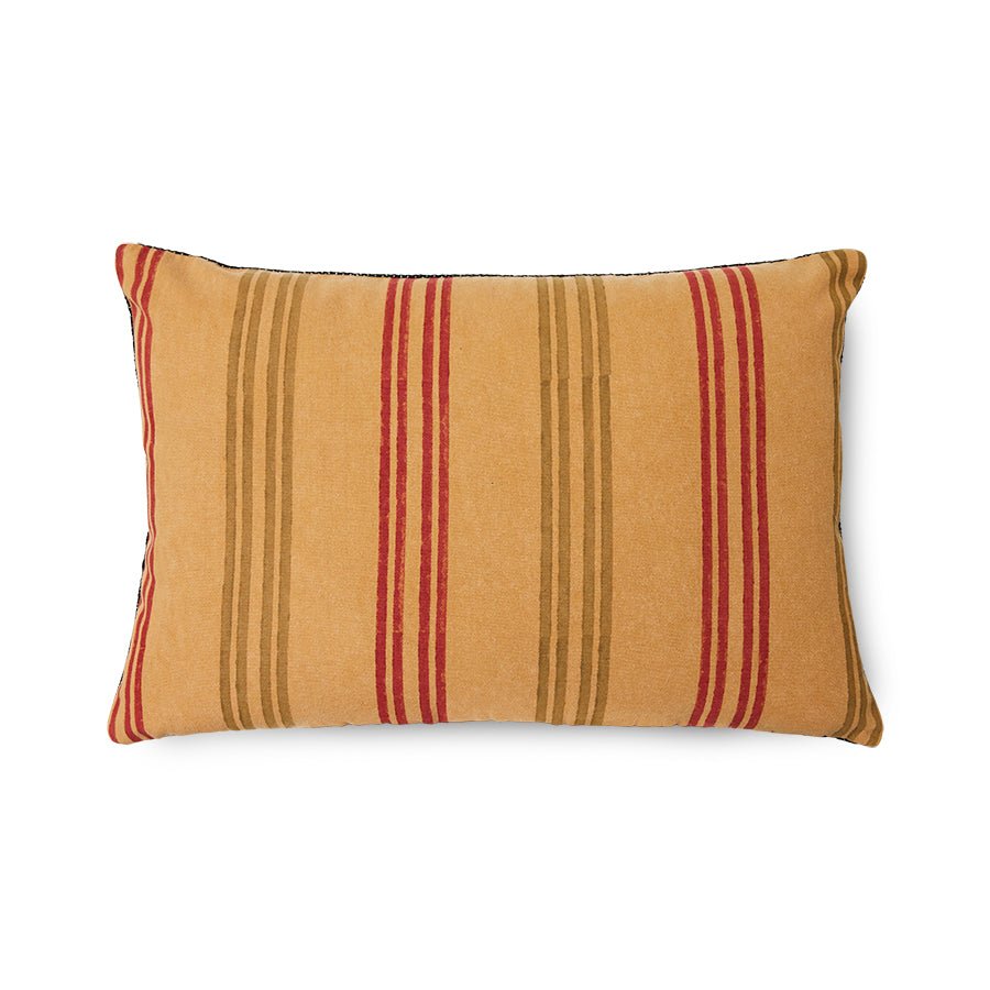 Oriental embroidered cushion Courtyard (40x60) - Urban Nest