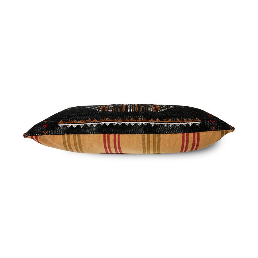Oriental embroidered cushion Courtyard (40x60) - Urban Nest