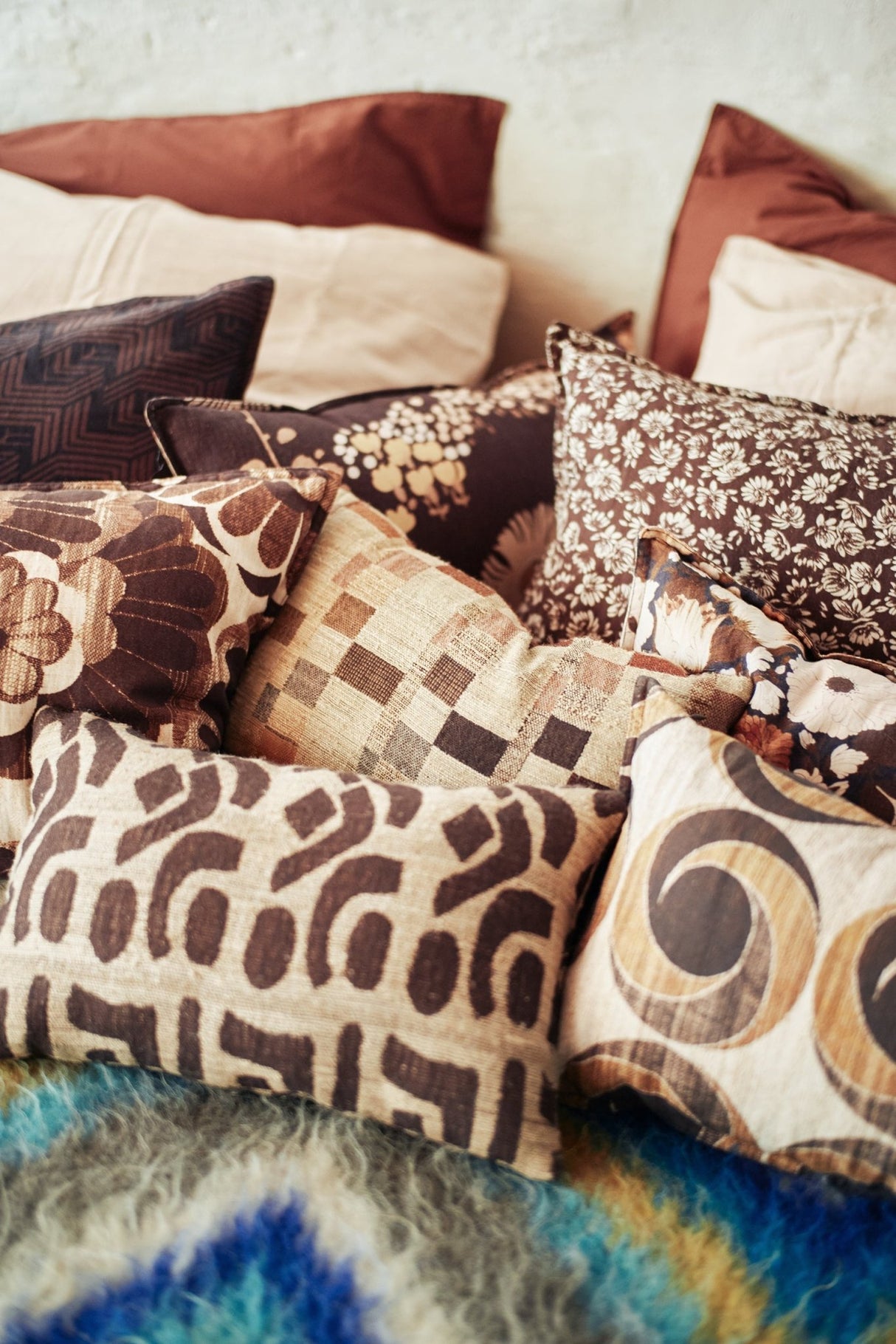 Silk cushion - rustic - Urban Nest