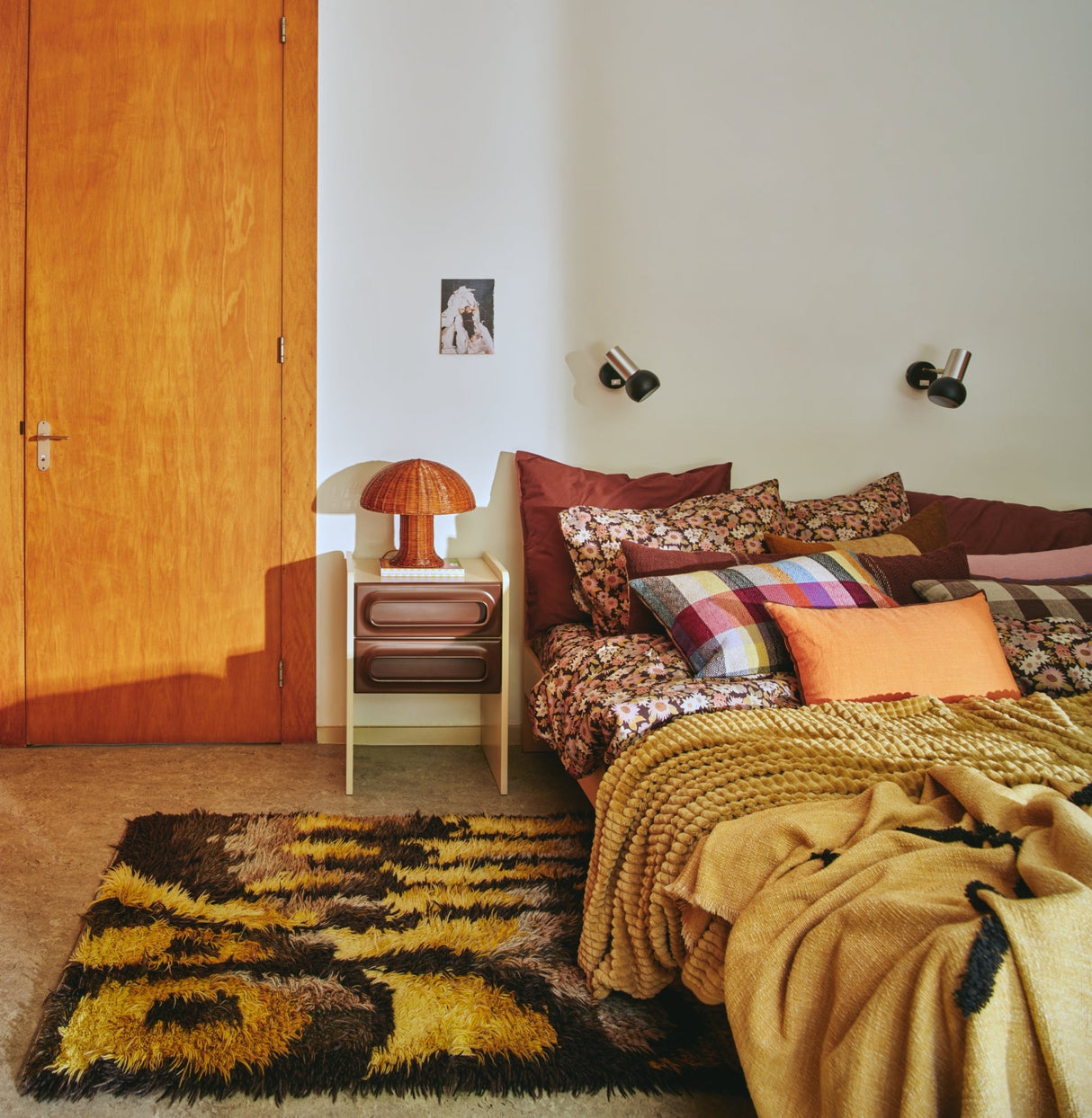 Space nightstand - Coffee/cream - Urban Nest
