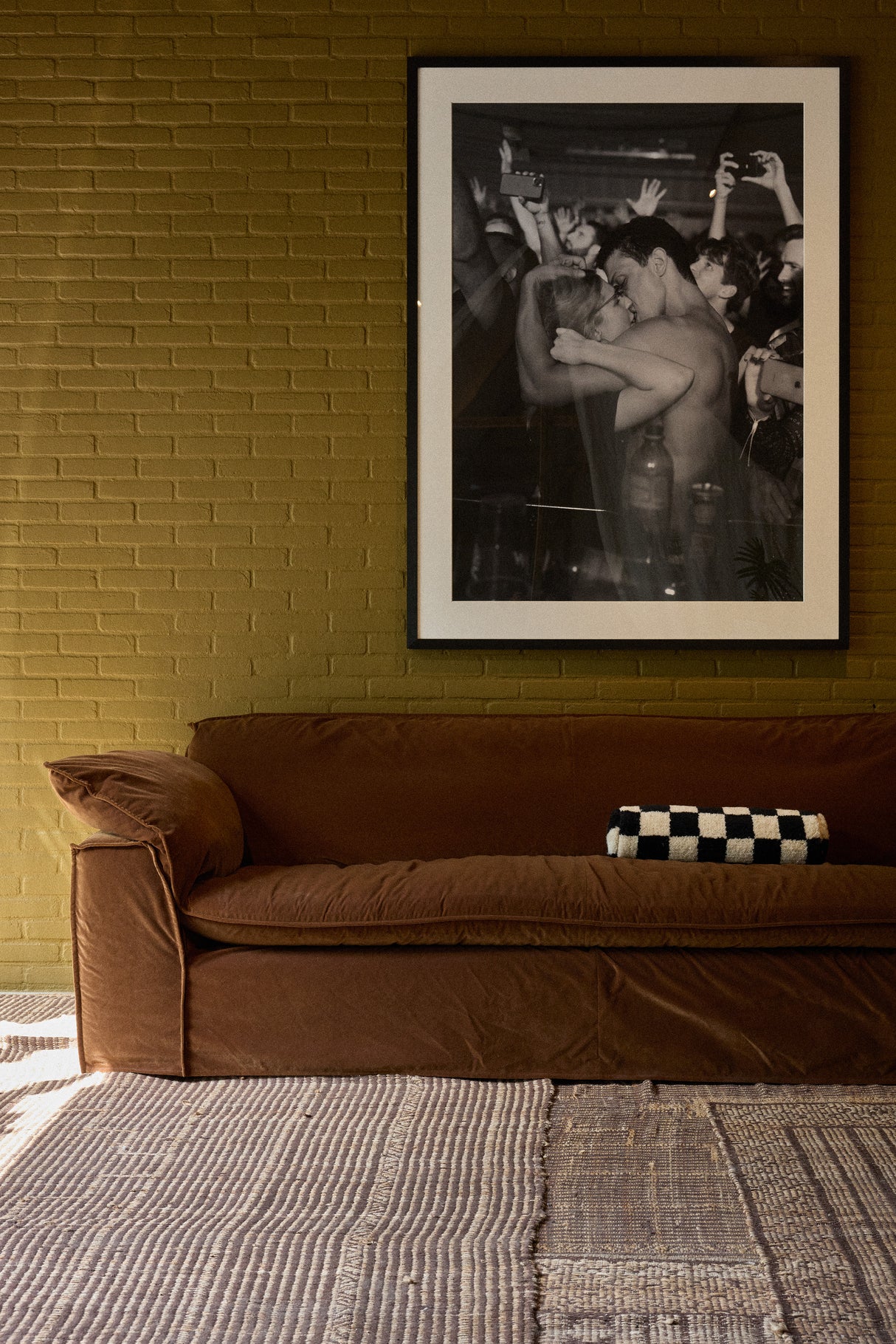 Nomad couch: royal velvet, caramel