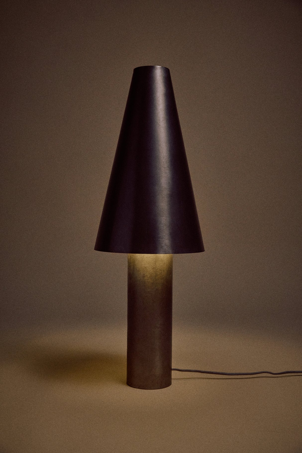 Metal cone table lamp