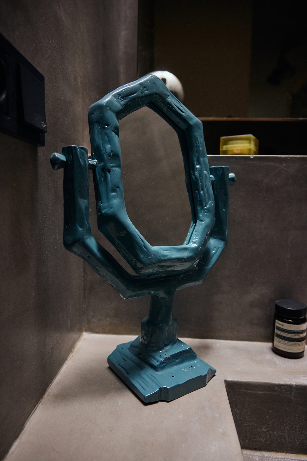 Dressing table mirror: Teun Zwets x HKLIVING