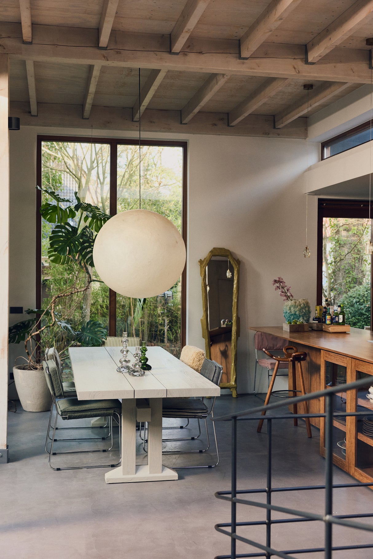 Antique mirror khaki: Teun Zwets for HKLIVING