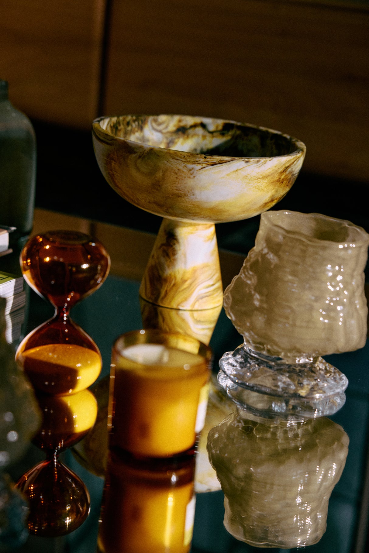 Marbled bowl on base, ochre