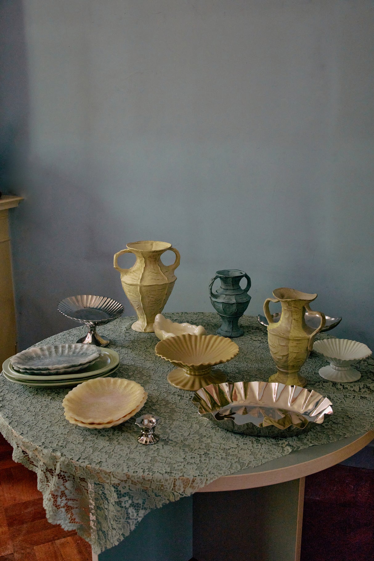 Dining table round - pale green