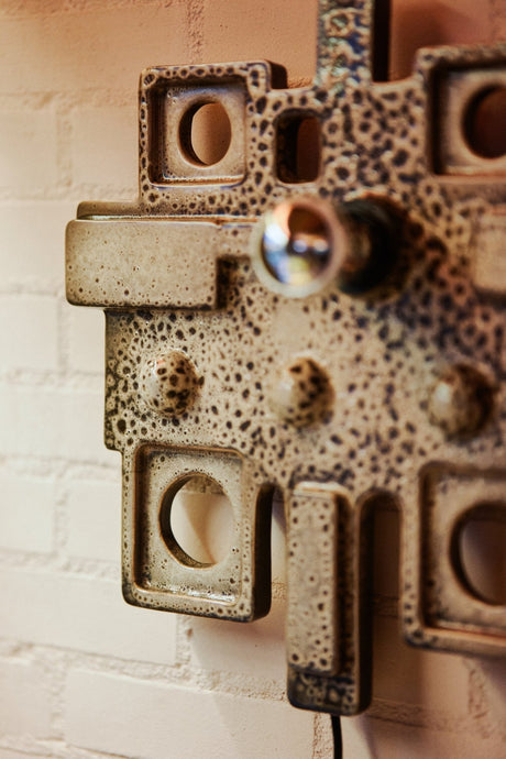 Ceramic relief wall lamp - Urban Nest