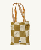 Checkmate throw in tote bag - Urban Nest