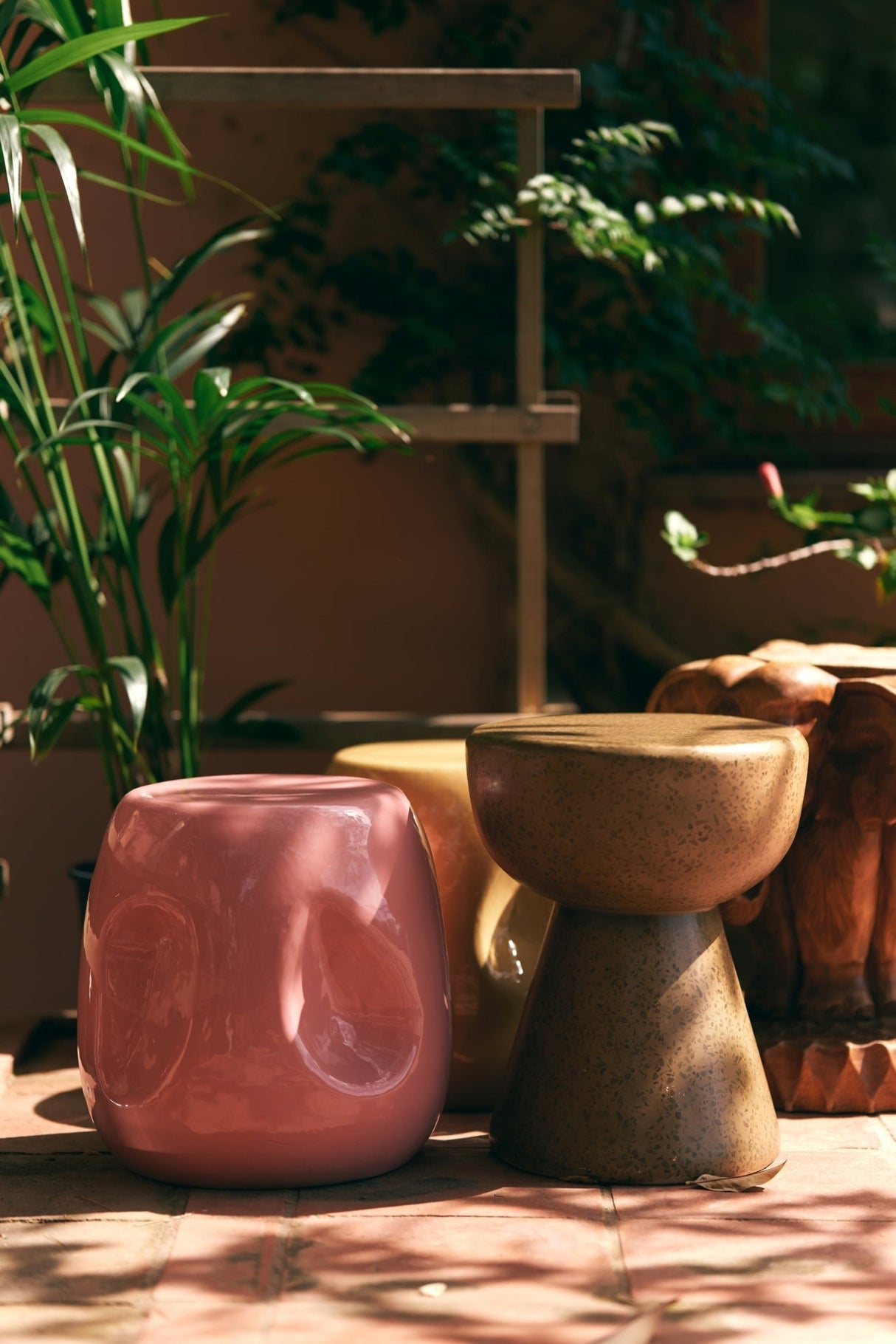 Currents ceramic side table - coral - Urban nest