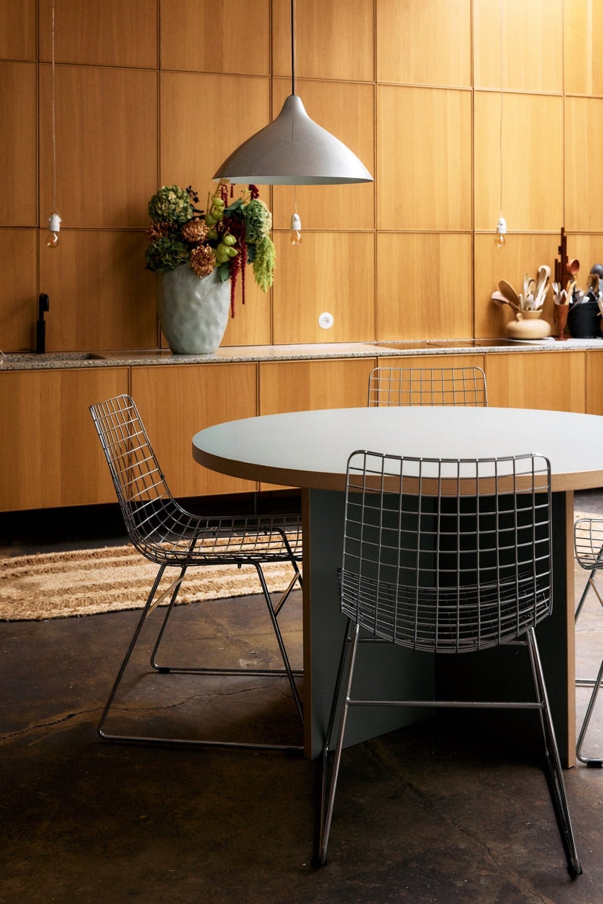 Dining table round - pale green - Urban nest
