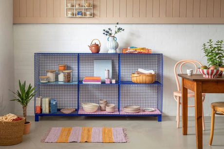 Grid showcase with legs - Urban nest