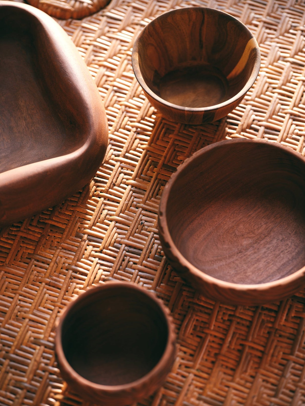 Hand carved bowl - Urban nest