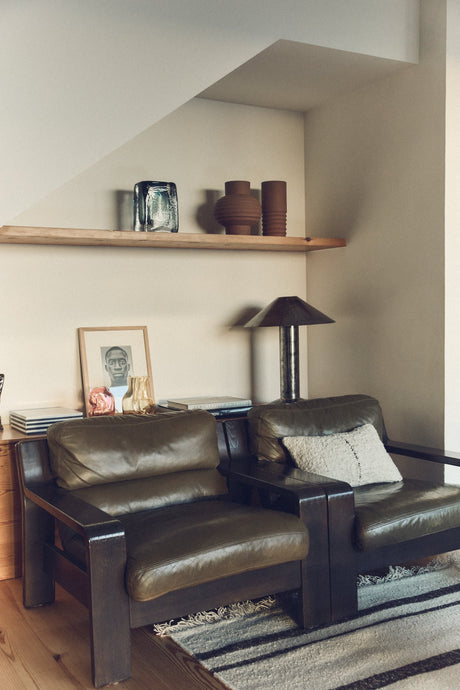 Handcarved terracotta bulb vase - Urban nest