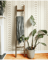 Lucky pigeon offwhite wallpaper - Urban nest