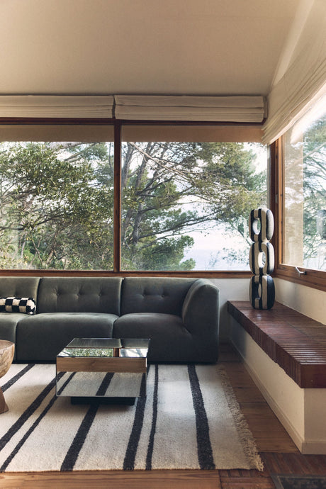 Monochrome art sculpture - Urban nest