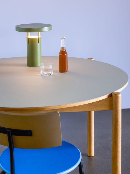 Oblique dining table round - Urban nest