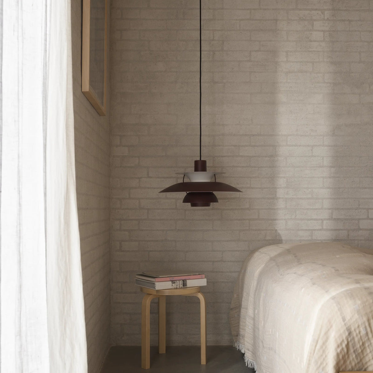 PH 5 Monochrome Burgundy - Urban nest