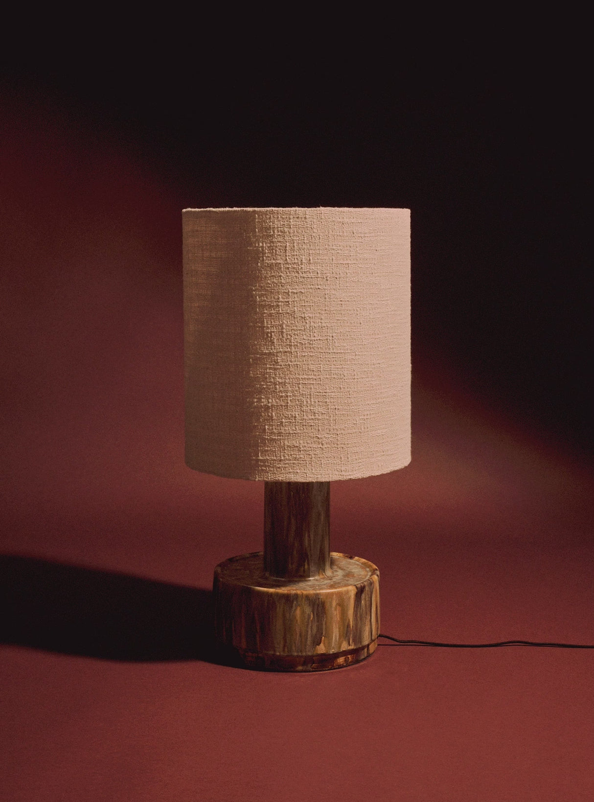 Ceramic lamp base reactive green