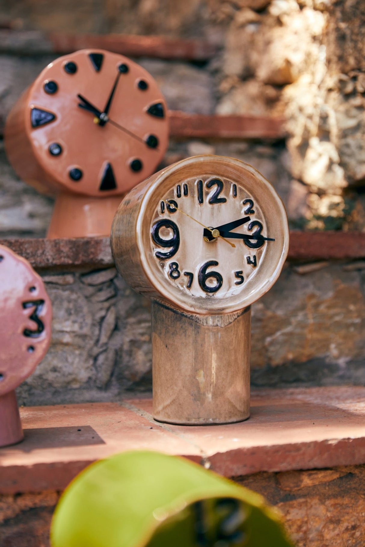 Retro ceramic clock - peach - Urban nest