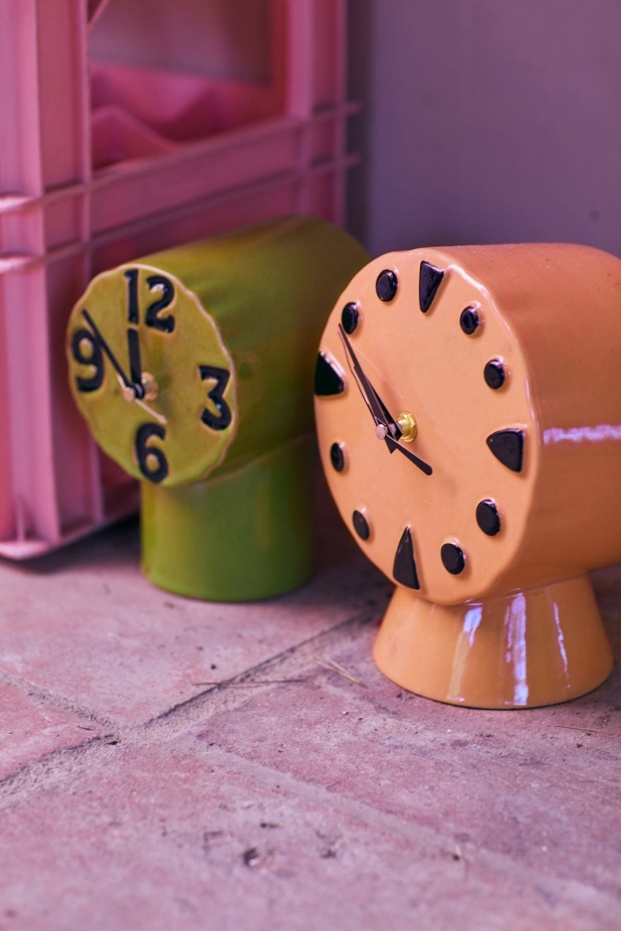 Retro ceramic clock - peach - Urban nest