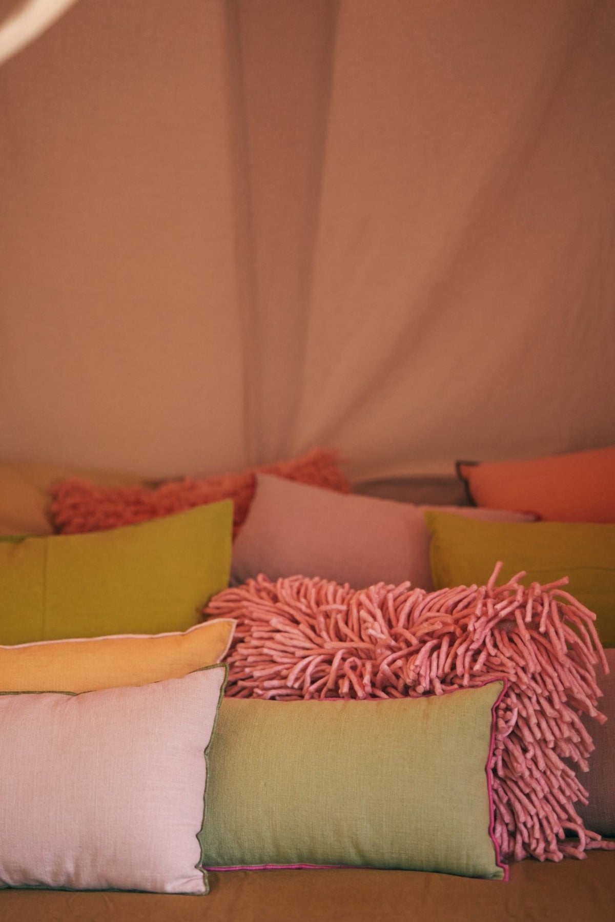 Rugged woolen cushion pink - Urban nest