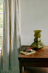 Silhouette glass vase, green - Urban nest