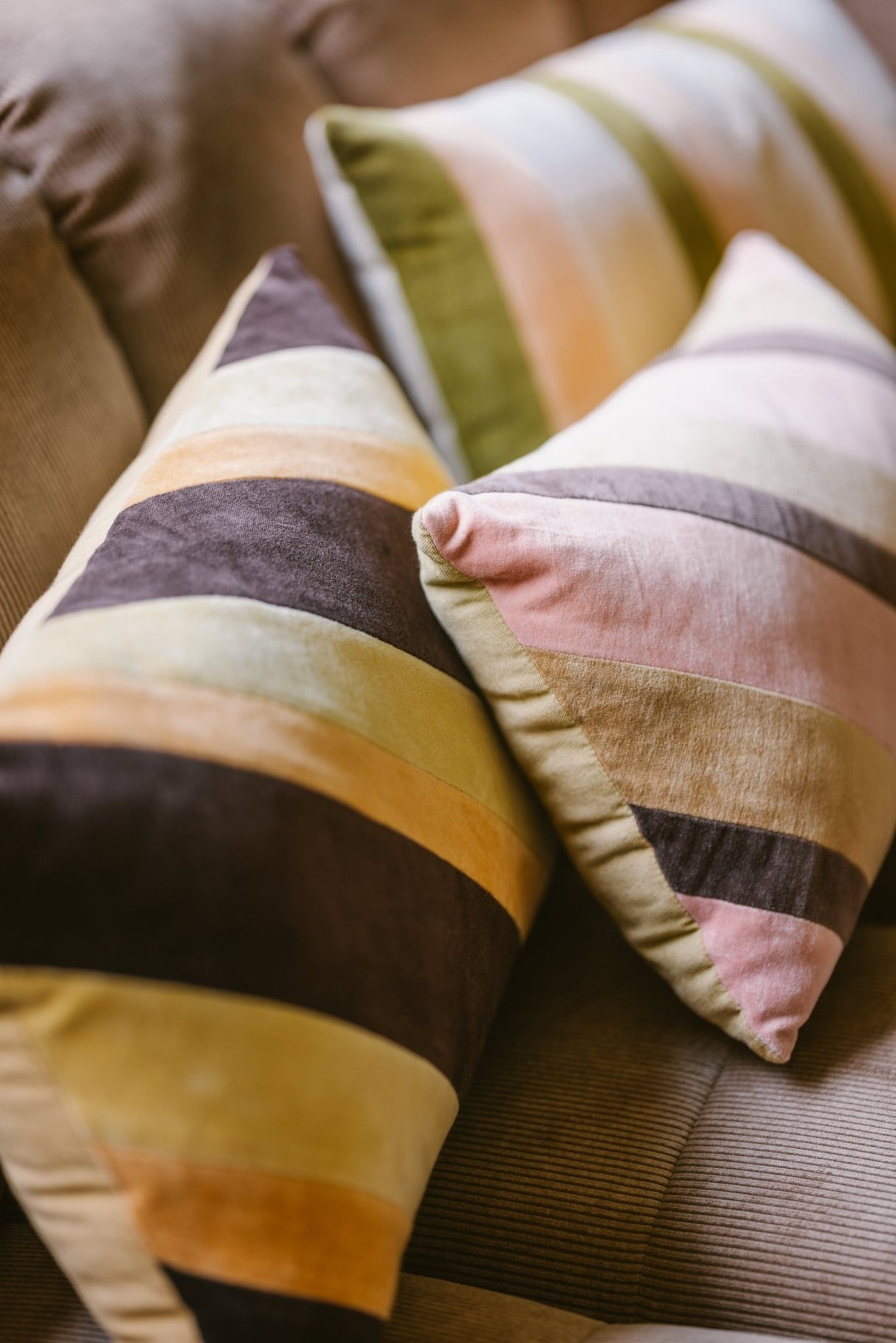 Striped velvet cushion - sunkissed - Urban Nest