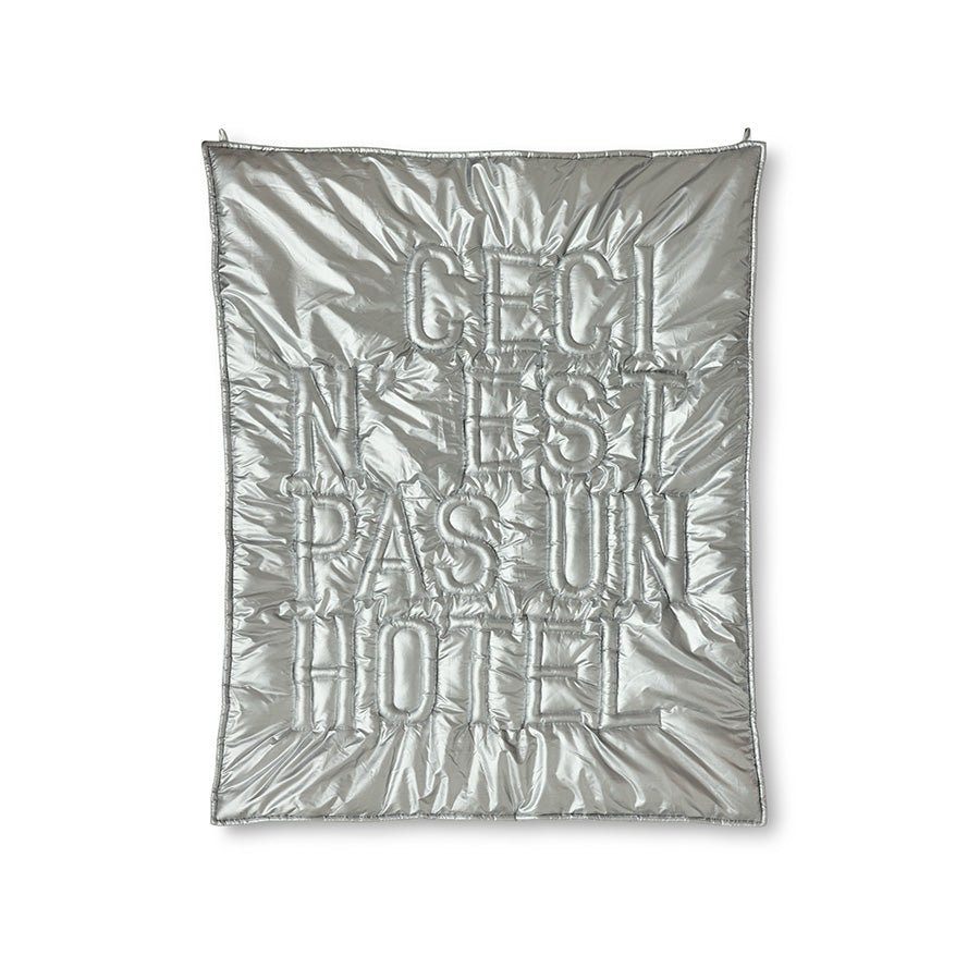 Wall art 'Ceci n'est pas un hôtel' - Urban nest