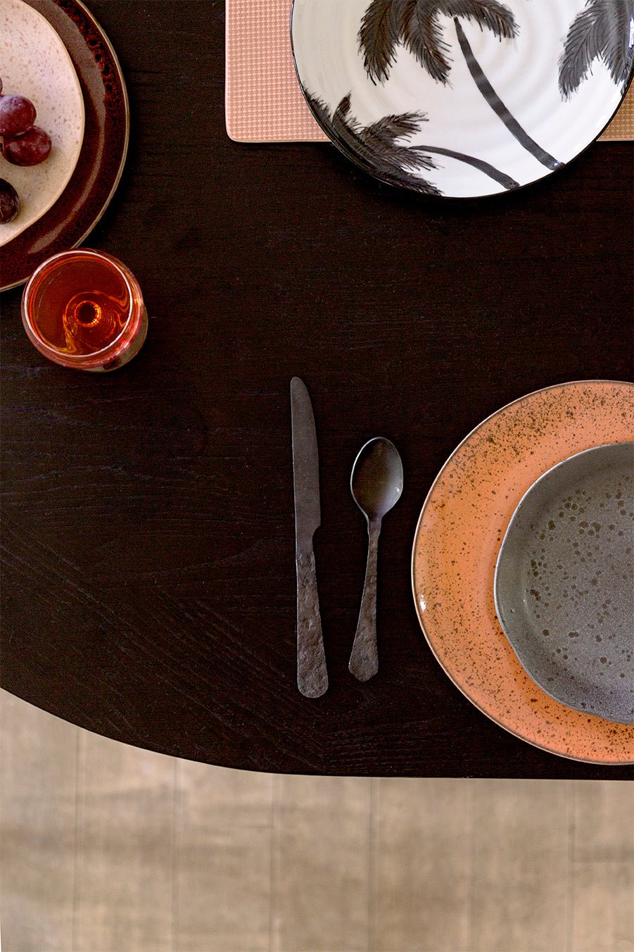 Bold & basic ceramics: porcelain dinner plate - palms - Urban Nest