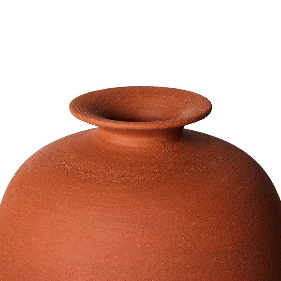 HK Objects: terracotta vase - Urban Nest