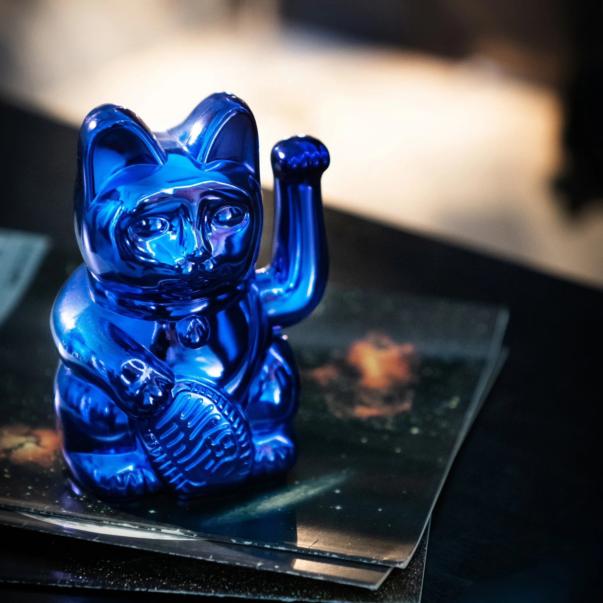 Lucky cat cosmic edition earth - shiny blue - Urban Nest